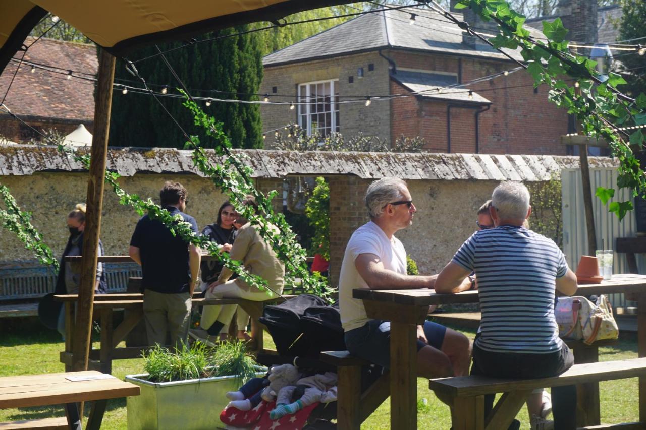 The Pembroke Arms Hotell Wilton  Exteriör bild