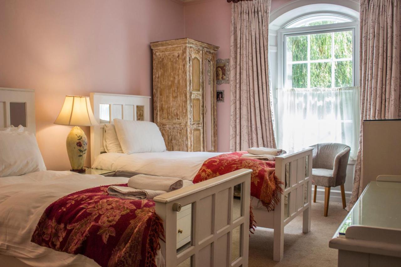 The Pembroke Arms Hotell Wilton  Exteriör bild