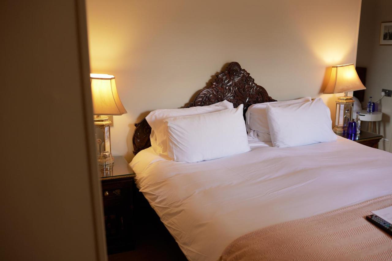 The Pembroke Arms Hotell Wilton  Exteriör bild