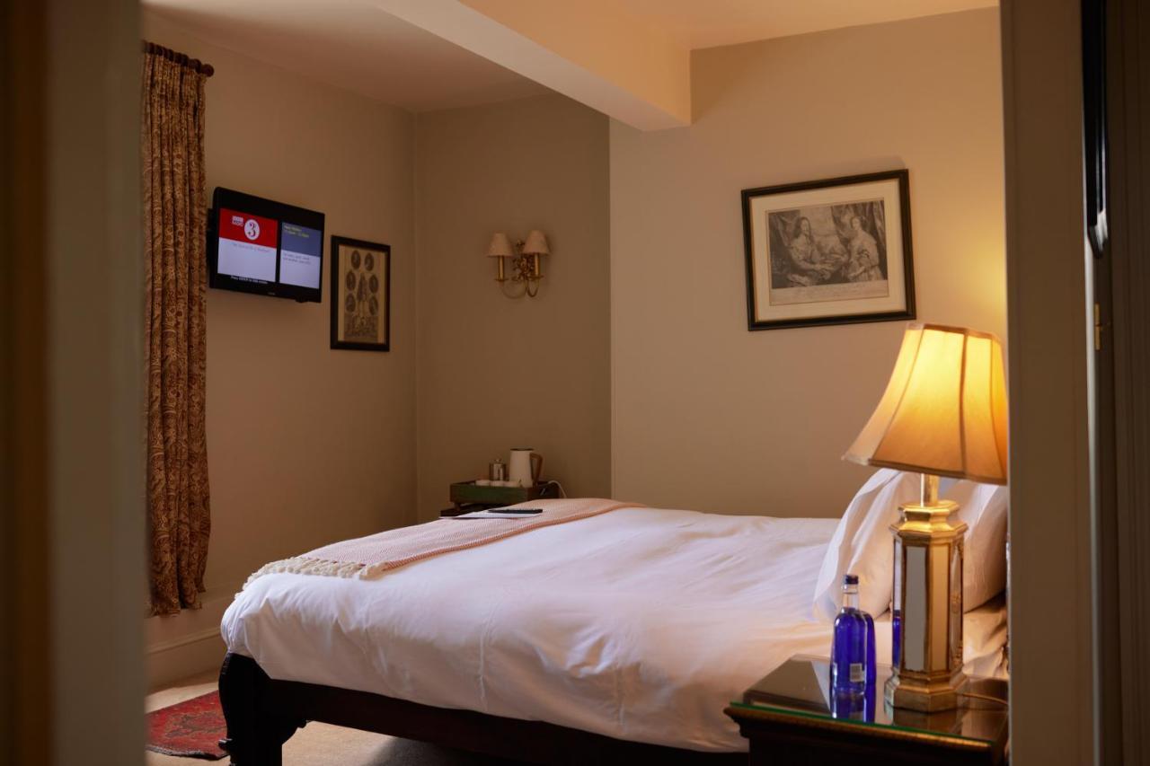 The Pembroke Arms Hotell Wilton  Exteriör bild