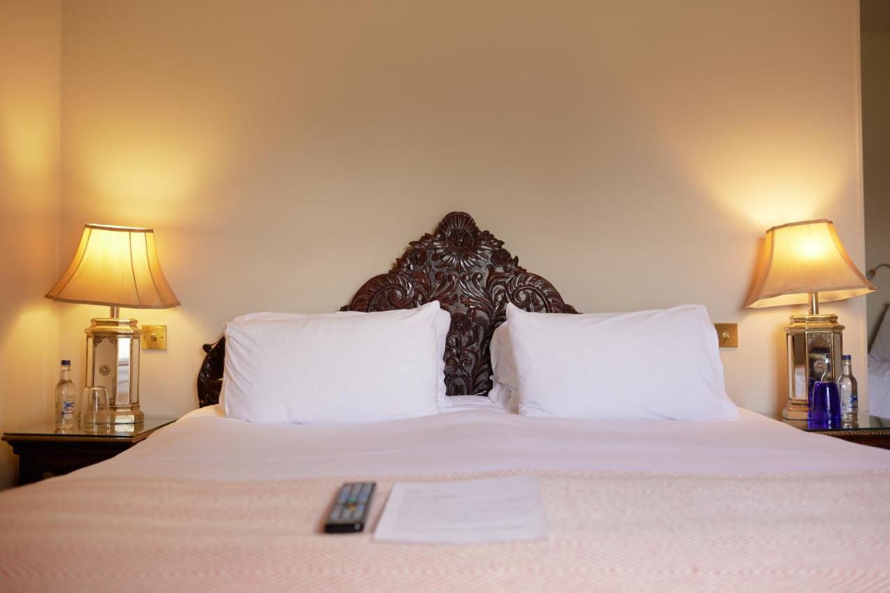 The Pembroke Arms Hotell Wilton  Exteriör bild