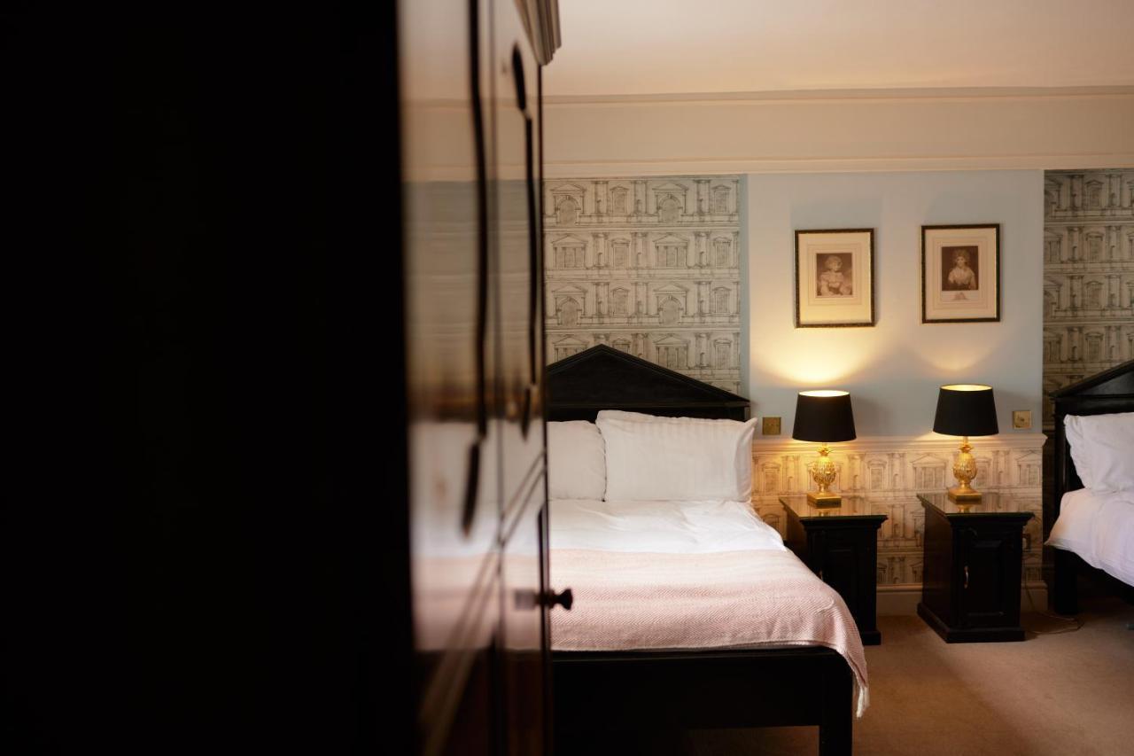 The Pembroke Arms Hotell Wilton  Exteriör bild