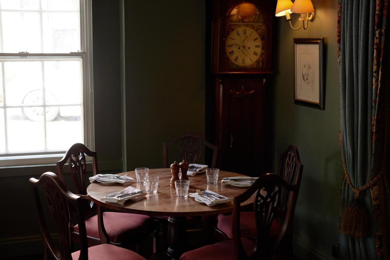 The Pembroke Arms Hotell Wilton  Exteriör bild