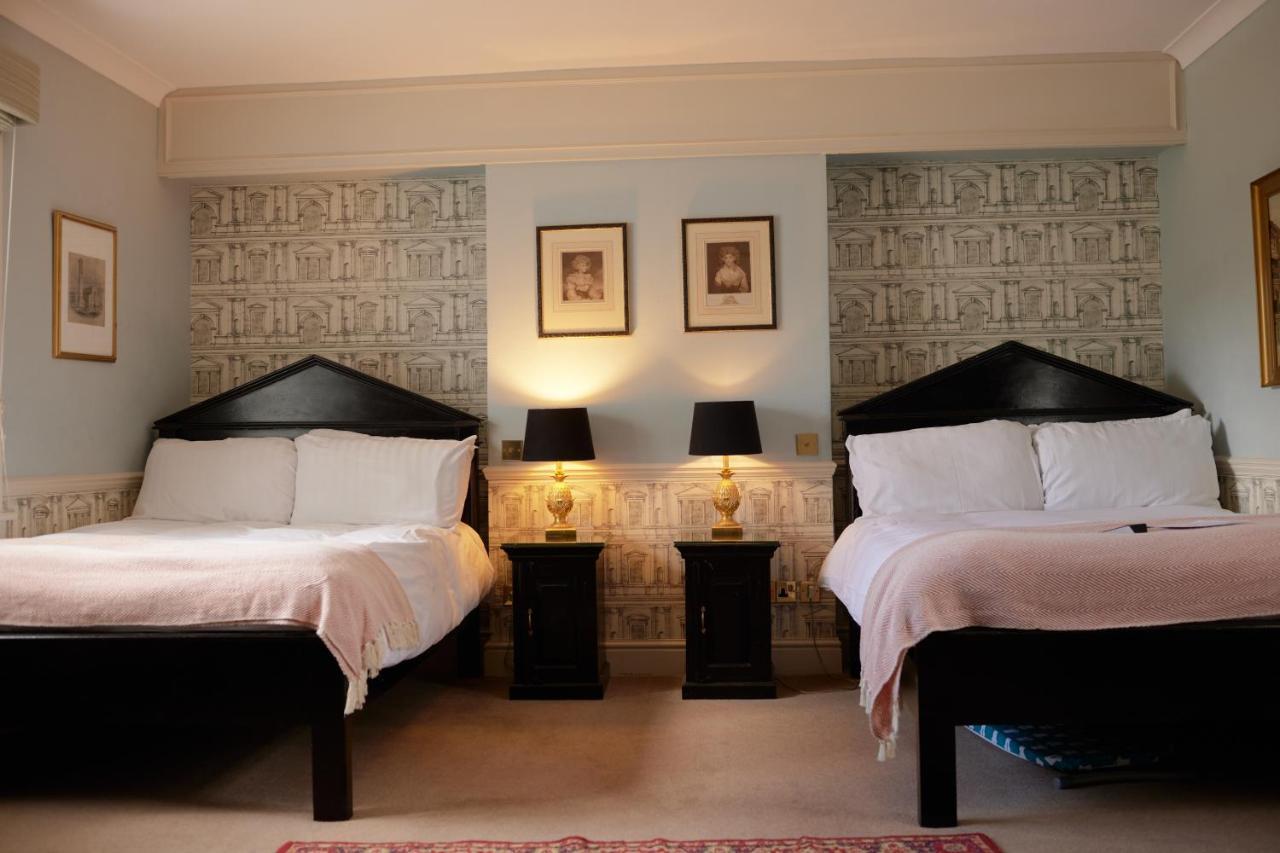 The Pembroke Arms Hotell Wilton  Exteriör bild